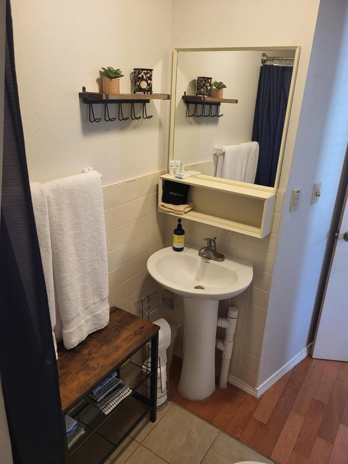 Apartment Comfortable #1 Across The Street From The