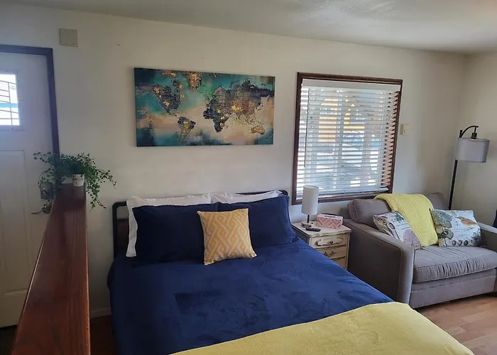 Comfortable Studio #1 Across The Street From The Beach