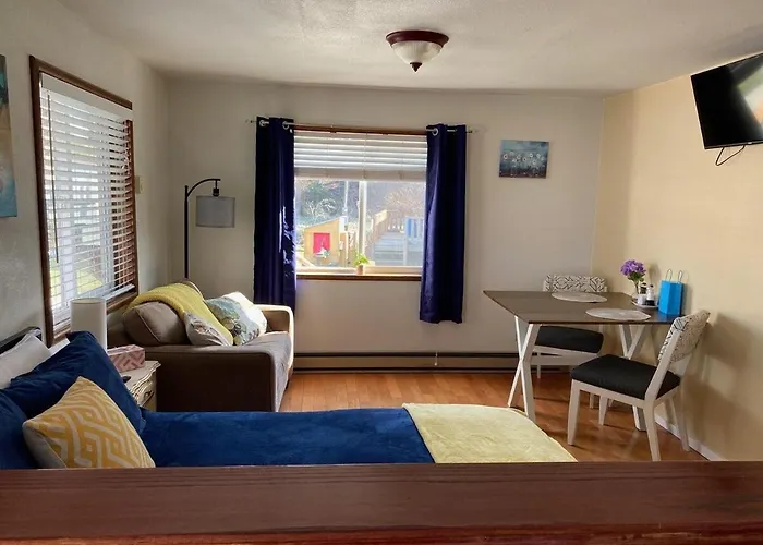 Comfortable Studio #1 Across The Street From The Beach