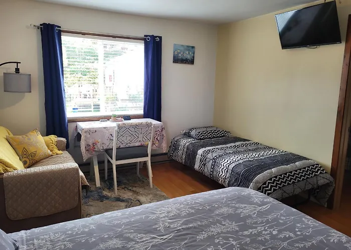 Comfortable Studio #1 Across The Street From The Beach